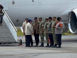 Prabowo Tiba di Tapanuli Utara, Disambut AHY hingga Bobby Nasution 